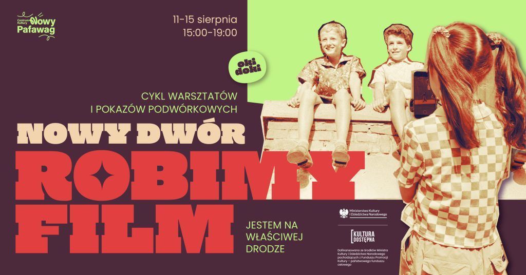 dwóch chłopców siedzących na murku i dziewczynka nagrywająca ich telefonem