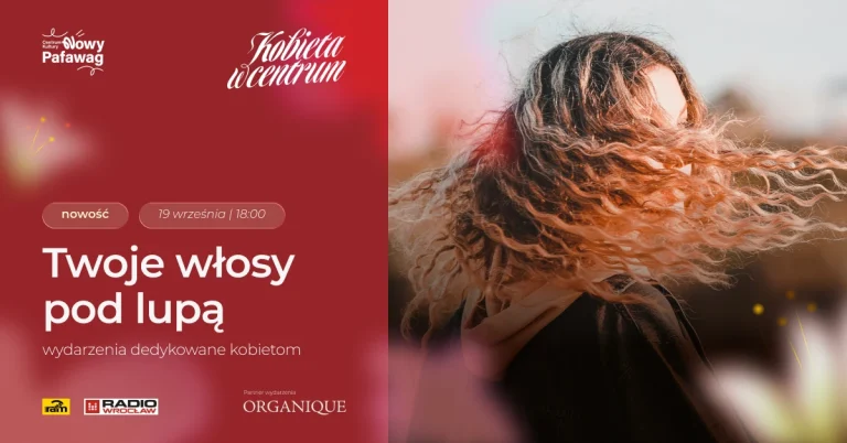 Kobieta z rozwianymi włosami na twarzy