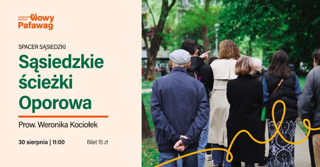 Grupka osób w parku stojących tyłem do fotografującego